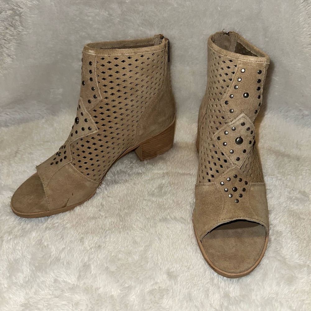 Matisse Suede Tan Ankle Boots